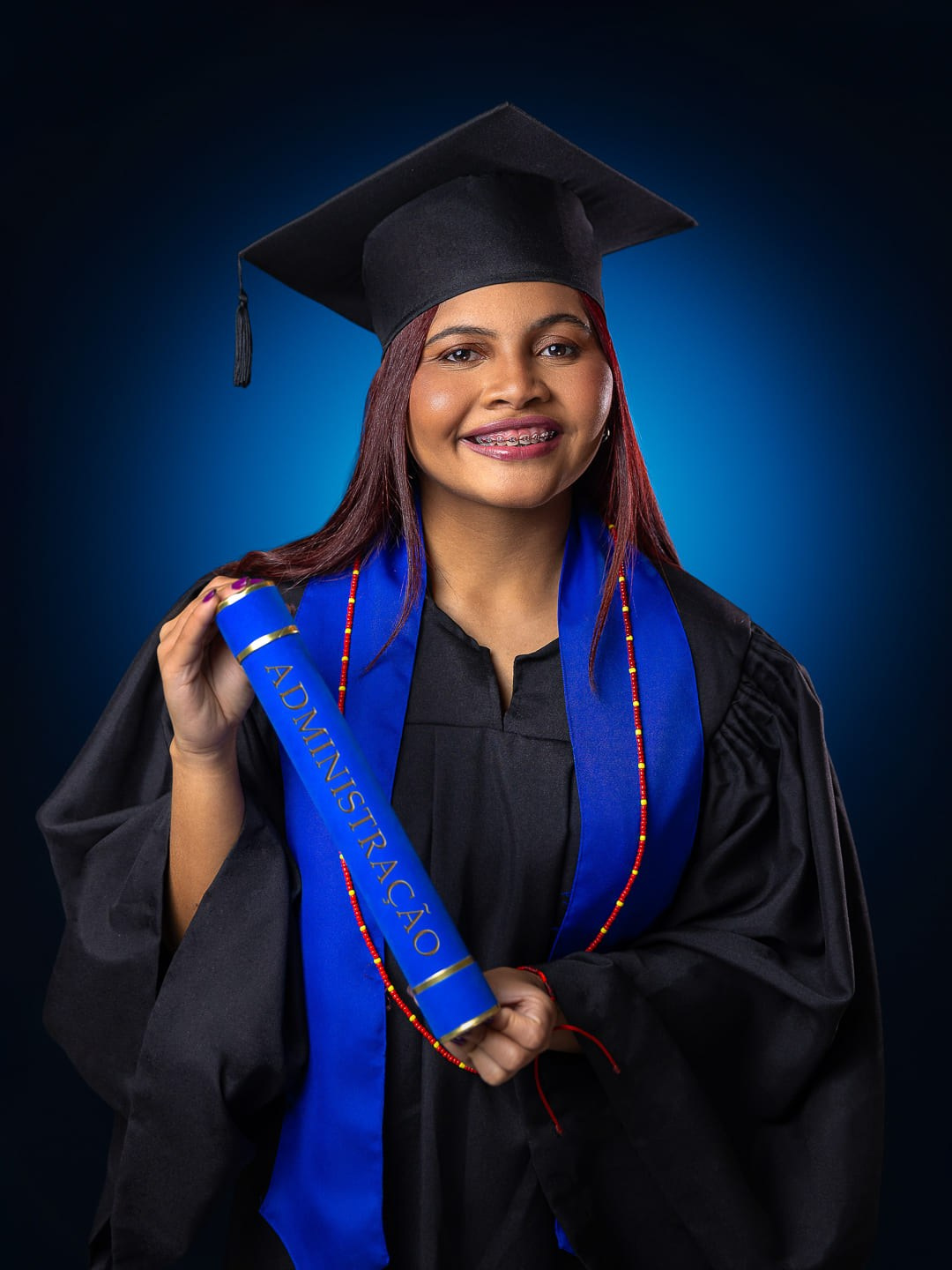 Retrato de formatura em São Paulo para celebrar anos de dedicação e uma grande conquista. Fotografia profissional para registrar sua história, seu orgulho e o início de uma nova fase.