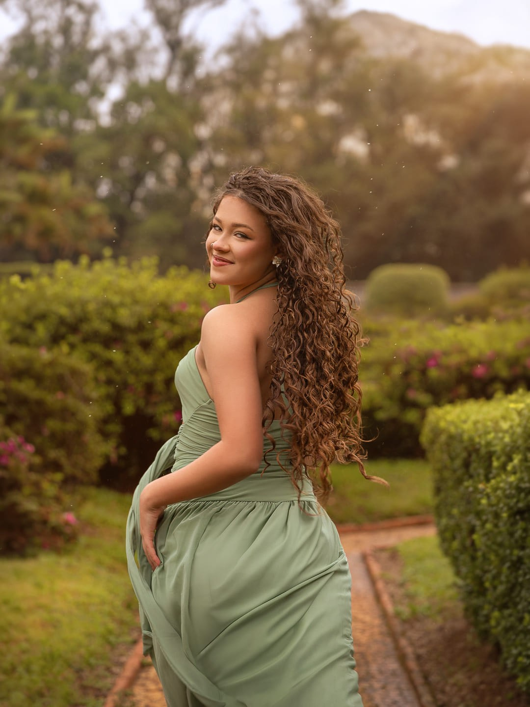 Ensaio fotográfico feminino em São Paulo para comemorar aniversário ou simplesmente celebrar você. No Parque da Independência, a natureza e a arquitetura criam o cenário para retratos cheios de personalidade.