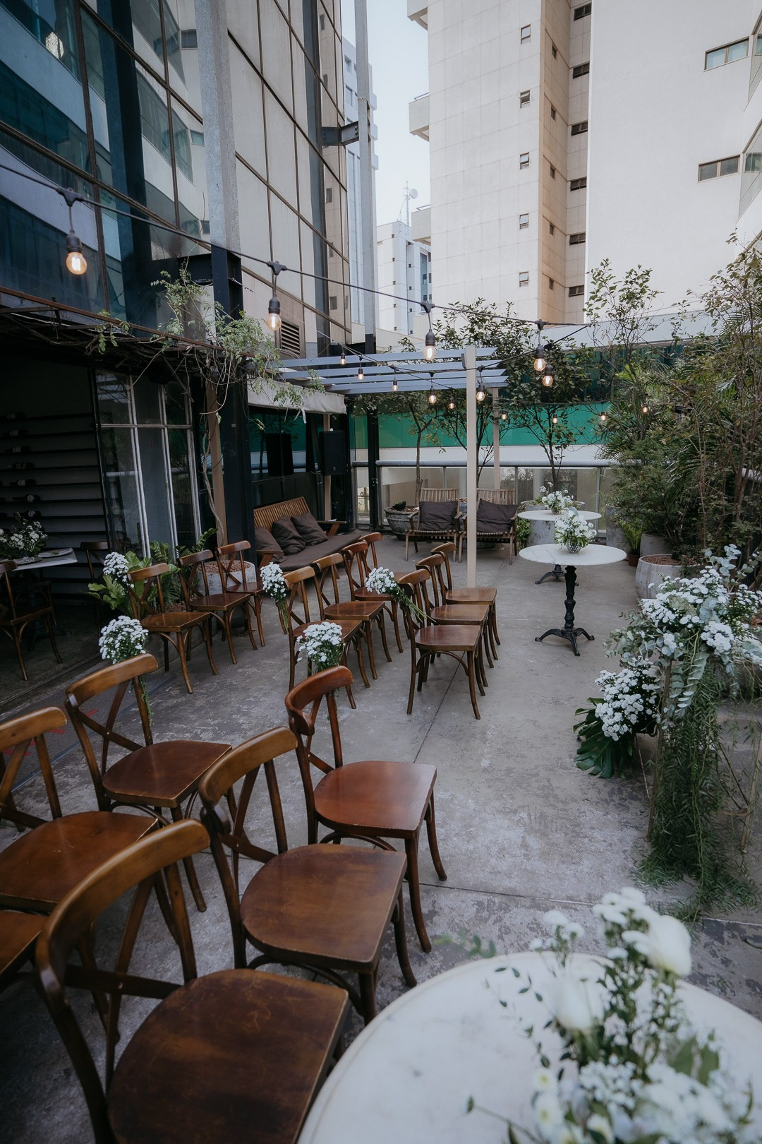 O casamento de Julia e Leo aconteceu no Mocca Coffee & Meals, em Nova Lima, em uma celebração intimista cheia de conexão e verdade. A Edu e Josi Fotografia eternizou cada detalhe com um olhar documental e natural.
