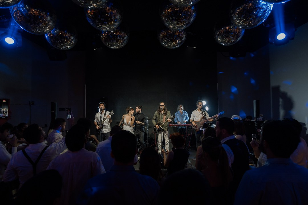 Casamento documental em BH no Liac Pampulha. Cecília e João em um dia leve e verdadeiro registrado em imagens espontâneas e sofisticadas.