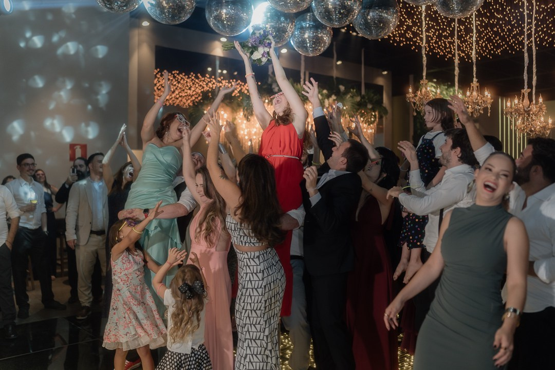 Cecília e João no Liac Pampulha Belo Horizonte em um casamento registrado de forma documental, leve e cheia de autenticidade e emoção.