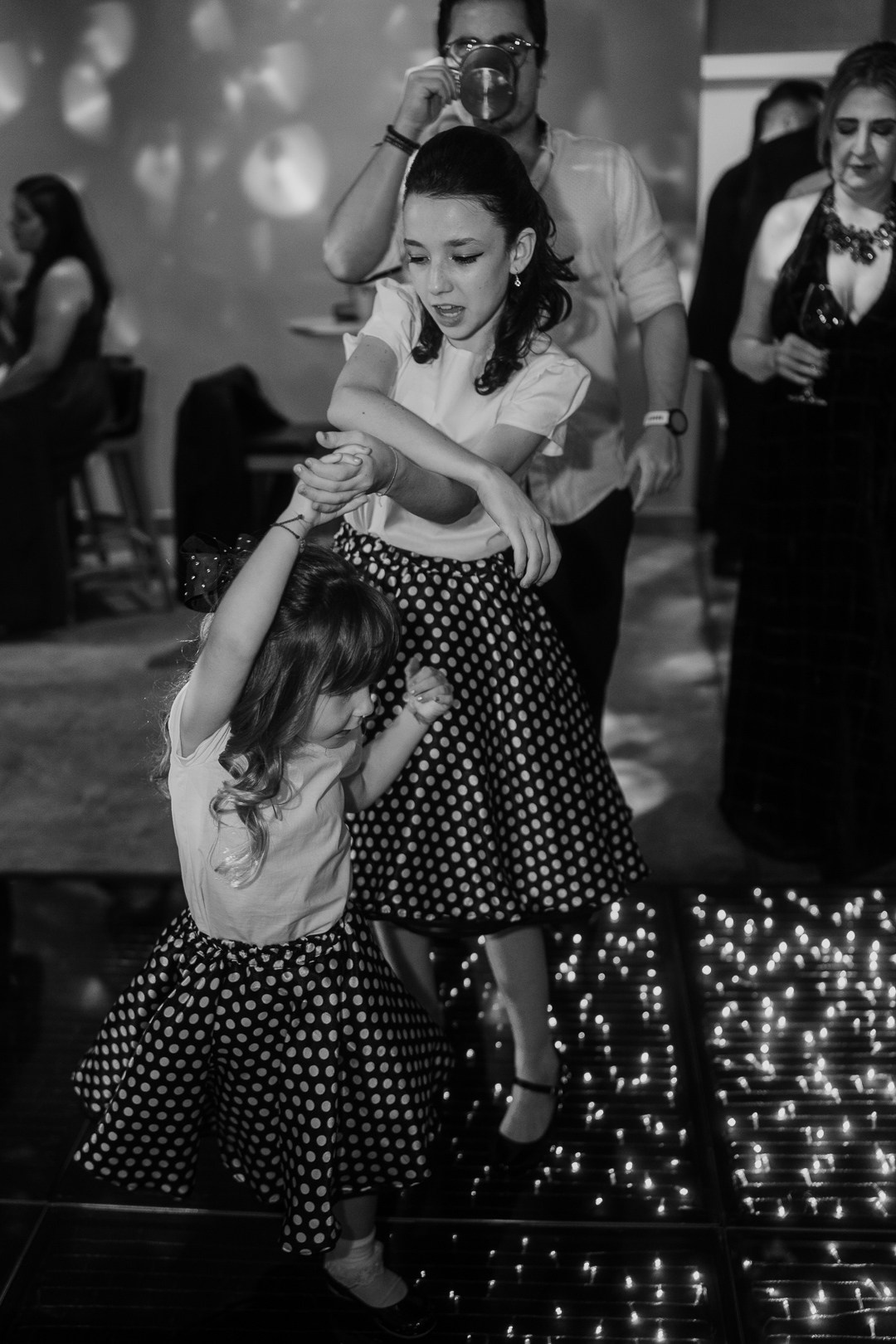 Cecília e João celebraram seu casamento no Liac Pampulha BH em um dia marcado por emoções sinceras, fotografia documental e imagens sofisticadas registradas de forma leve e autêntica.