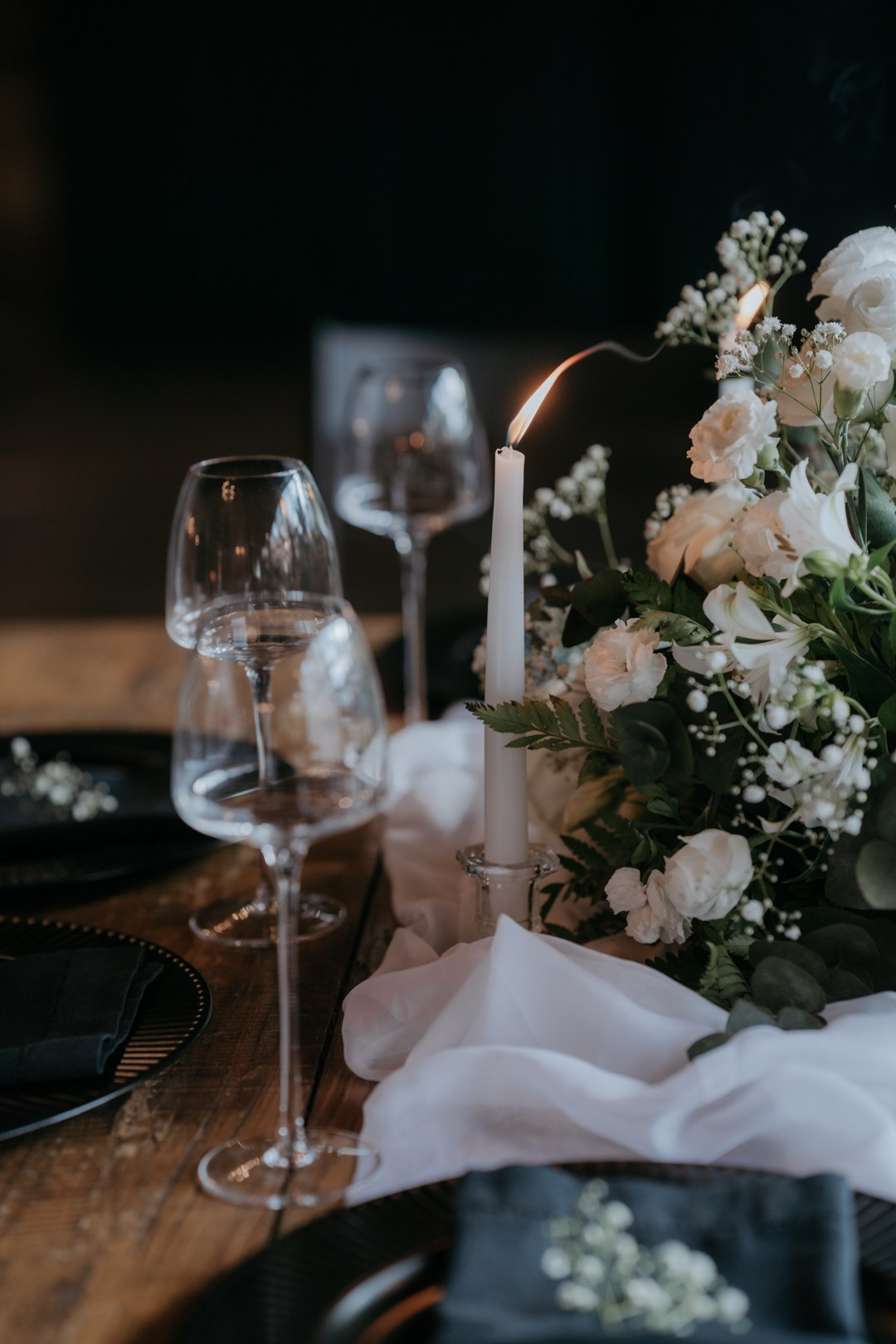 Ayla e Adriano disseram sim em um casamento acolhedor no Lá Tertúlia, em Belo Horizonte. A Edu e Josi Fotografia eternizou cada emoção através de fotos documentais cheias de verdade e conexão.