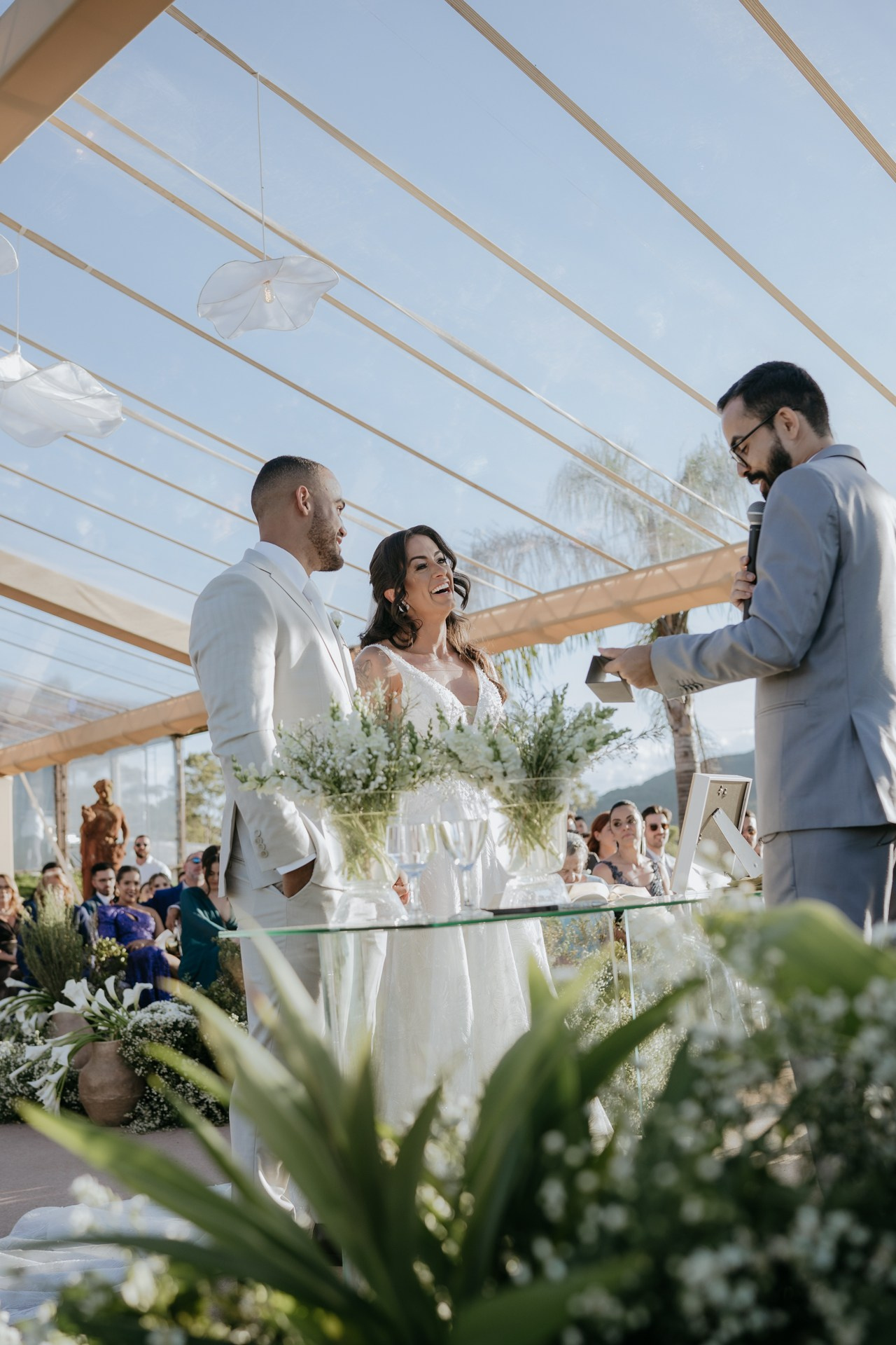 Casamento sofisticado de Andressa e Henrique no Vila Relicário em Ouro Preto MG com imagens leves da Edu e Josi Fotografia.