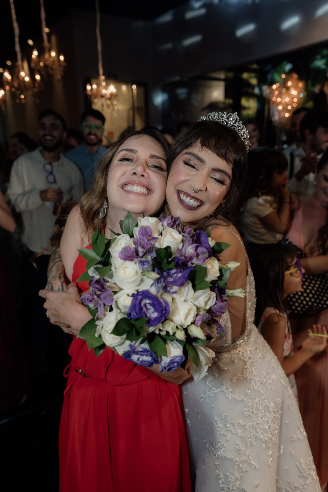 Fotografia documental de casamento em BH no Liac Pampulha. Cecília e João em imagens elegantes, naturais e cheias de conexão verdadeira.