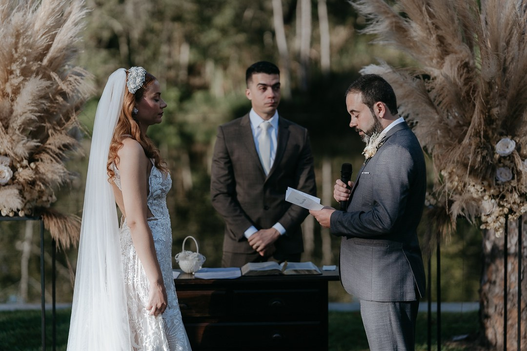 Vivian e Paulo celebraram o amor no Espaço Bodocó, em Betim, em um casamento folk e boho cheio de autenticidade. A Edu e Josi Fotografia fotografou cada instante de forma documental e emocionante.