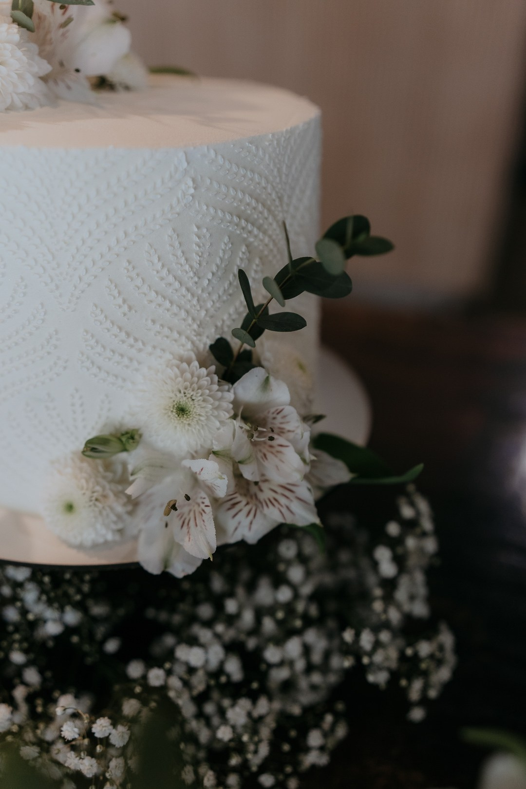 O Mocca Coffee & Meals foi cenário do casamento intimista de Julia e Leo no Vila da Serra, em Nova Lima. A Edu e Josi Fotografia fotografou cada detalhe com um olhar documental leve, humano e verdadeiro.