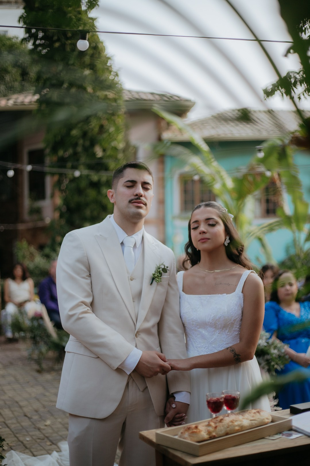 Casamento elegante em Belo Horizonte com Débora e André no Vila Rica Pampulha registrado pela Edu e Josi Fotografia com emoção e pôr do sol.