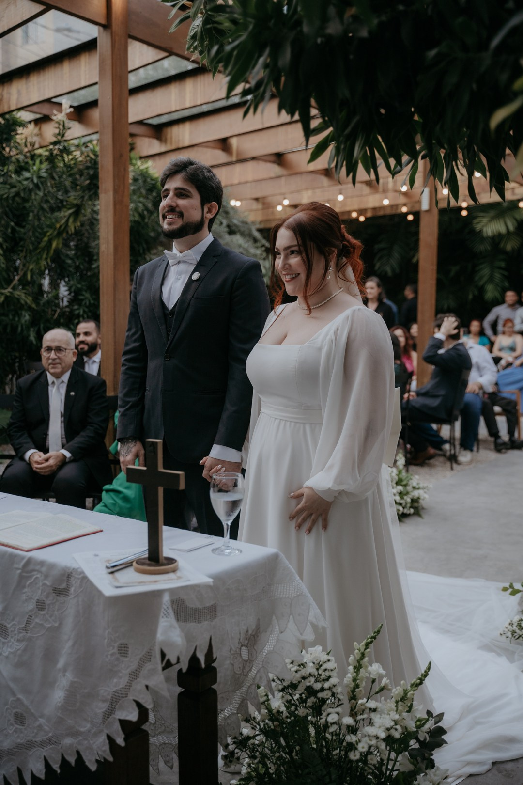 O Lá Tertúlia foi palco do casamento intimista de Ayla e Adriano em Belo Horizonte MG. Entre lágrimas de alegria e muitos sorrisos, a Edu e Josi Fotografia registrou fotos documentais cheias de verdade e emoção.