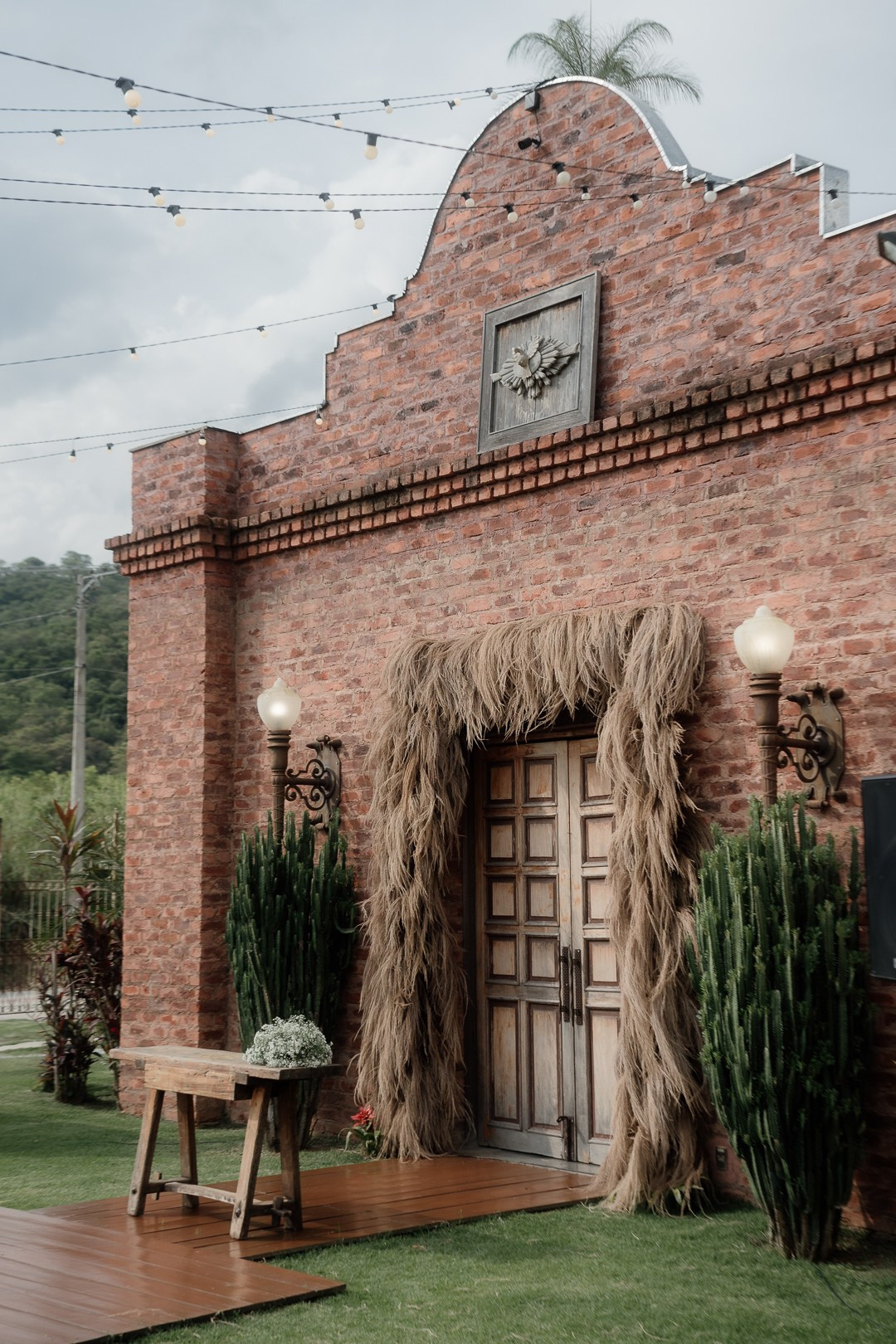 Casamento documental de Inga e Jack em Betim MG no Olaria Eventos com cobertura leve e sofisticada da Edu e Josi Fotografia.