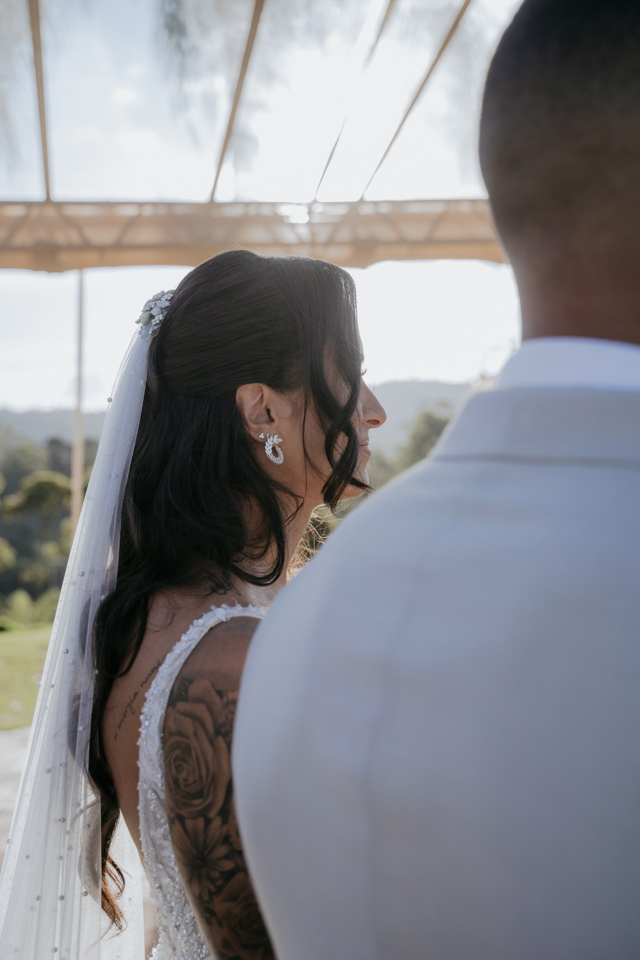 Andressa e Henrique celebraram um casamento inesquecível em Ouro Preto MG no Vila Relicário com registros documentais ao pôr do sol da Edu e Josi Fotografia.