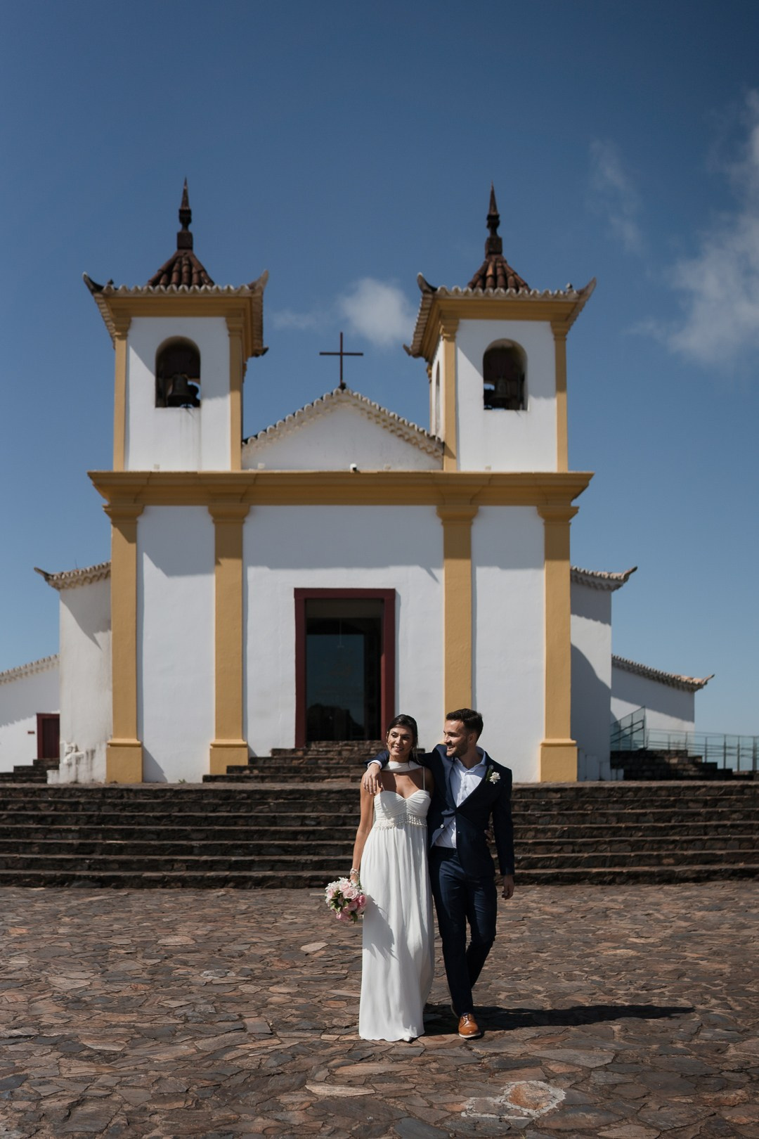 Casamento documental na Capela do Santuário de Nossa Senhora da Piedade com Julianne e Helder e fotografia elegante da Edu e Josi Fotografia.