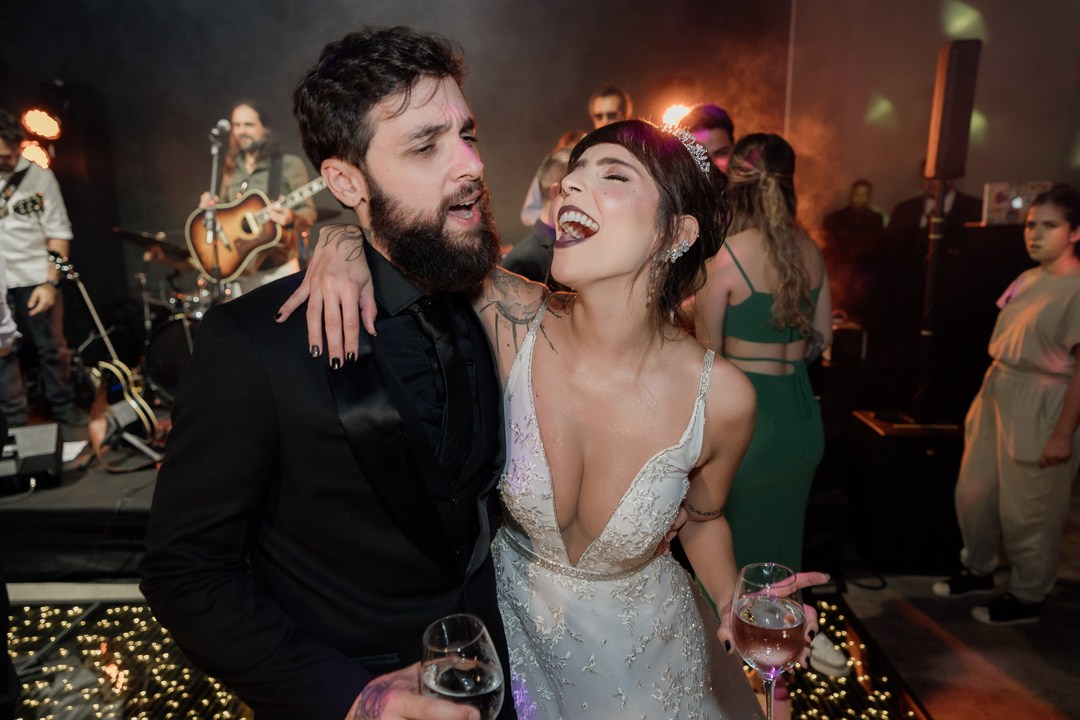 Casamento documental no Liac Pampulha BH com Cecília e João. Imagens espontâneas, emoções reais e uma estética sofisticada em um dos espaços mais especiais de Belo Horizonte.