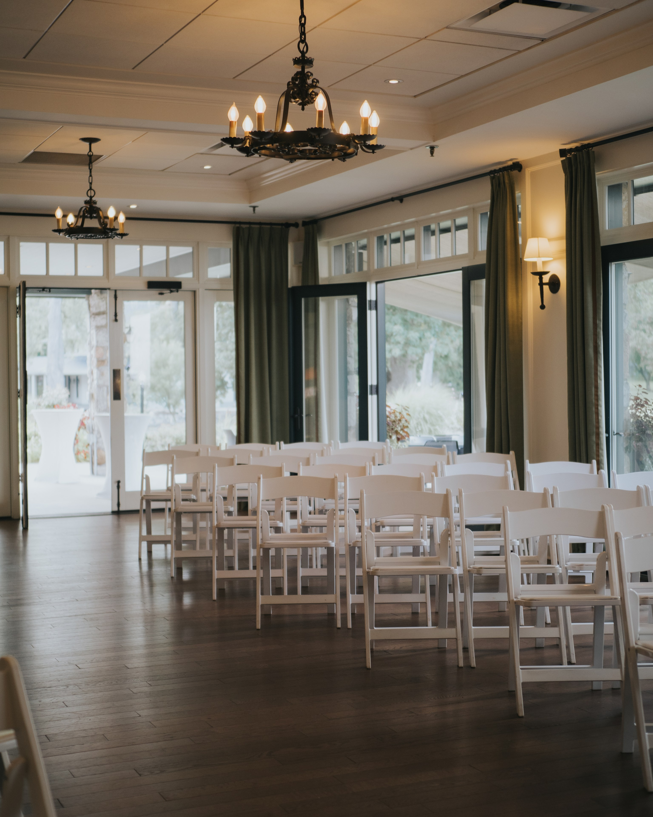The most romantic rustic wedding venues in and around Montreal. Wedding and Family Photography Montreal Muriel Oe Photo
