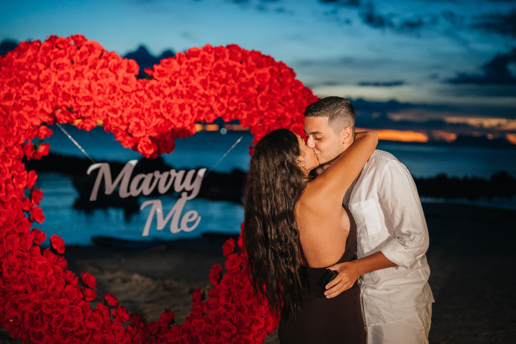 Luxury marriage proposal on a private beach in Koh Samui with flower decorations and romantic lighting.