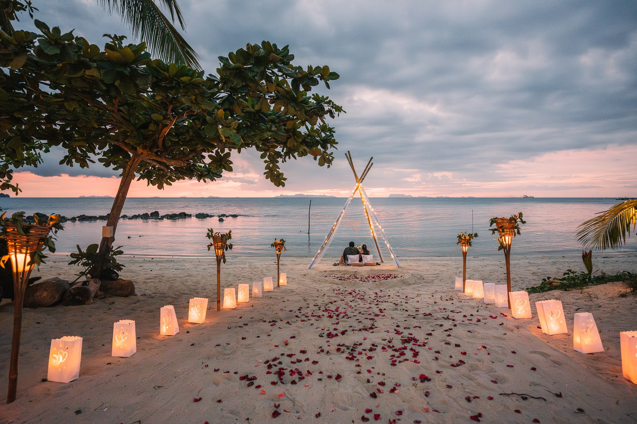 Luxury marriage proposal on a private beach in Koh Samui with flower decorations and romantic lighting.