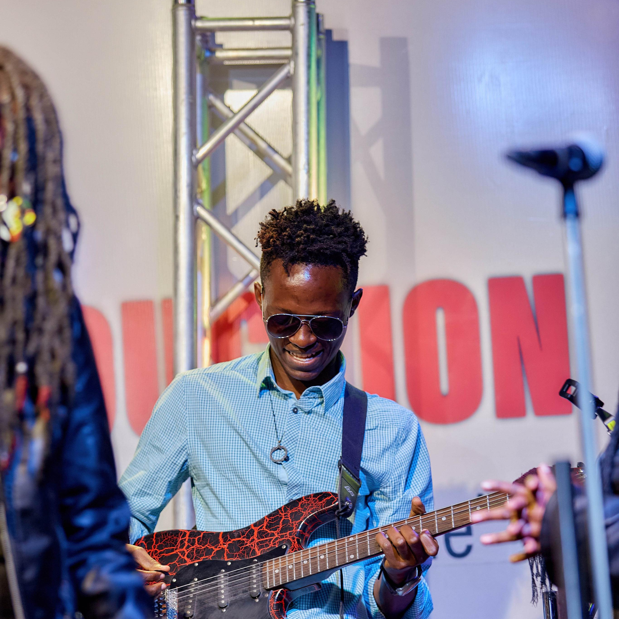 Salomon Zagabe, AKKA, guitare
