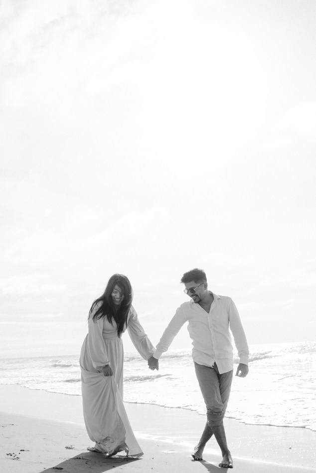 fotografía de Prebodas y bodas  en playas del Atlántico por BanderArt.